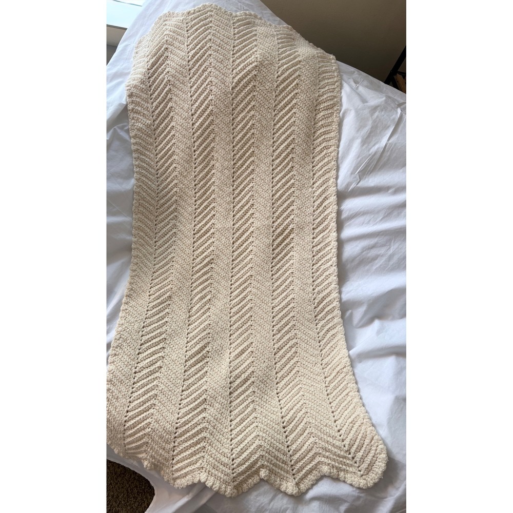Handmade Crochet Baby Blanket Cream Off White Chevron Ripple Scalloped Edge Knit